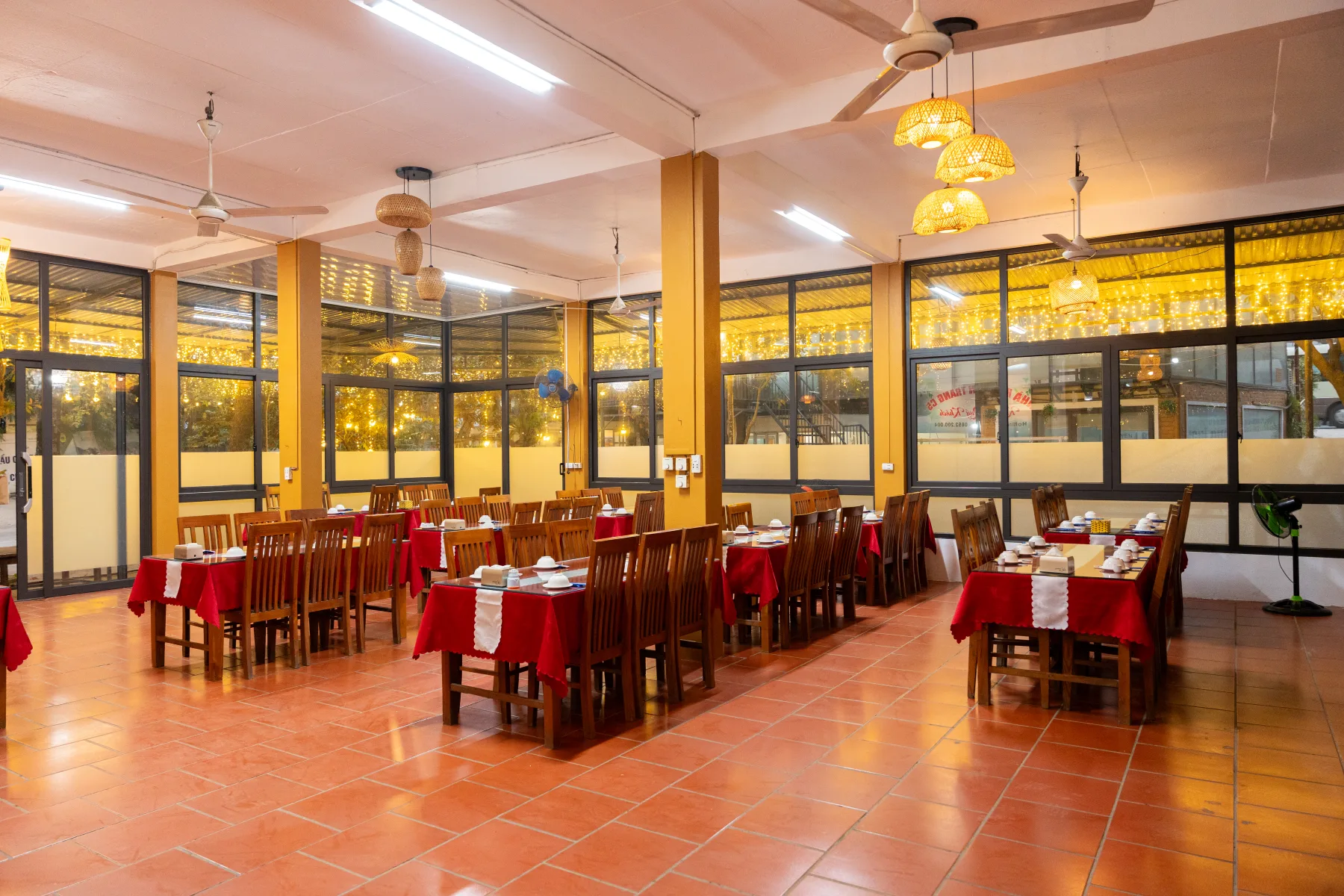 Không gian tiệc buổi tối